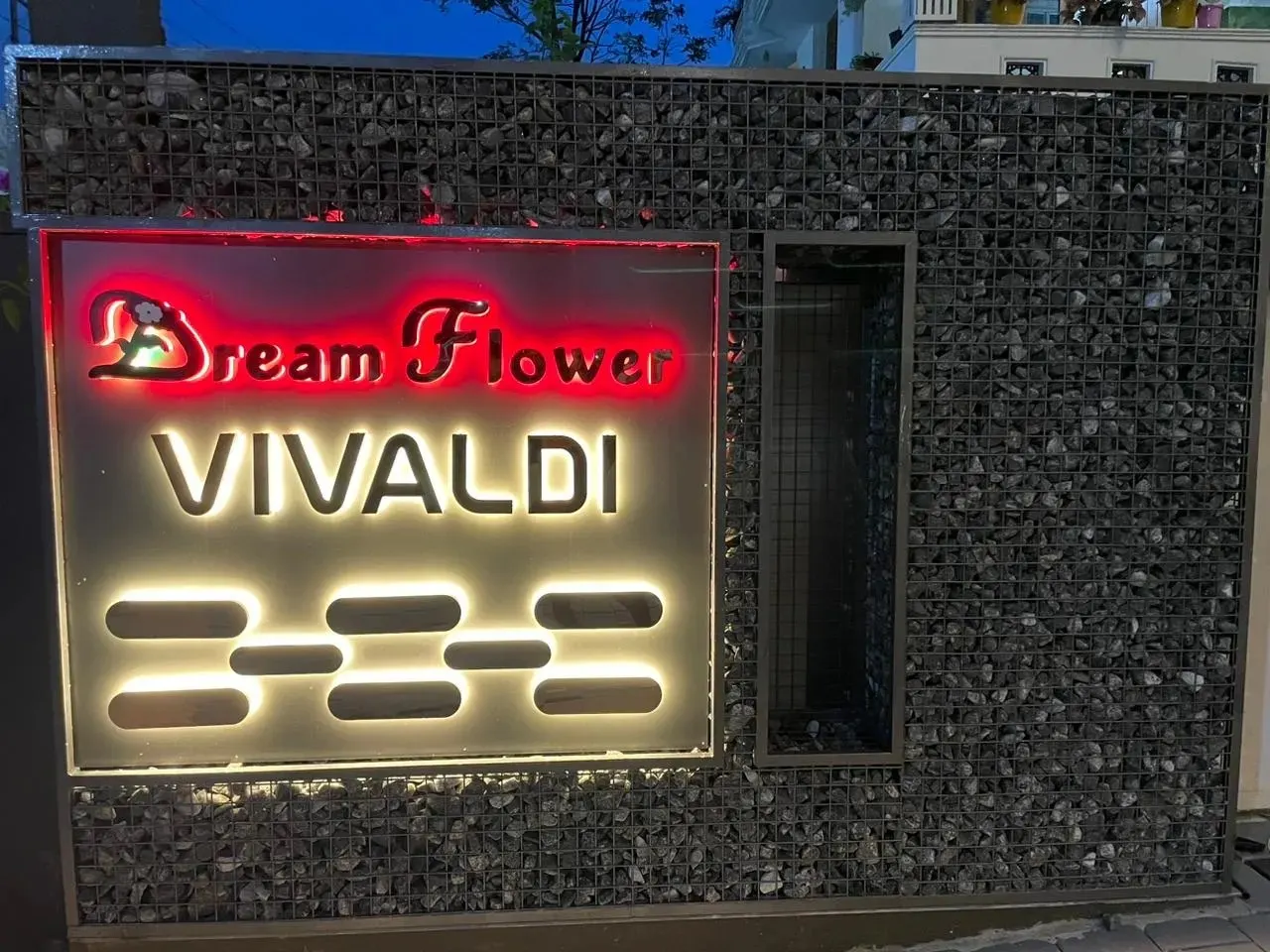 Dreamflower Vivaldi: project elevation and photograph