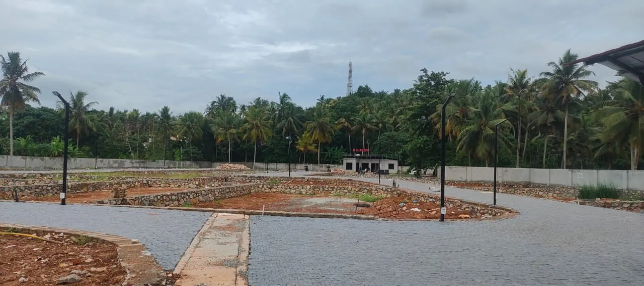 Shanoor Embassy Square: project elevation and photograph